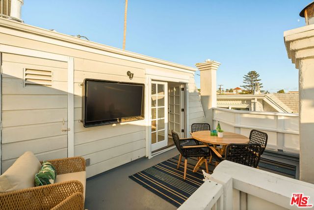 2622 2nd Street 2, Santa Monica, CA 90405