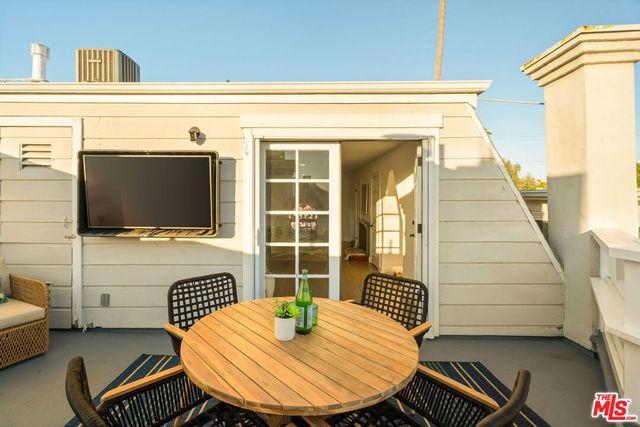 2622 2nd Street 2, Santa Monica, CA 90405