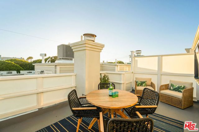 2622 2nd Street 2, Santa Monica, CA 90405