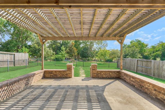 180 Racetrack Lane, Montgomery, TX 77356