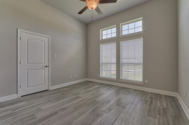 180 Racetrack Lane, Montgomery, TX 77356