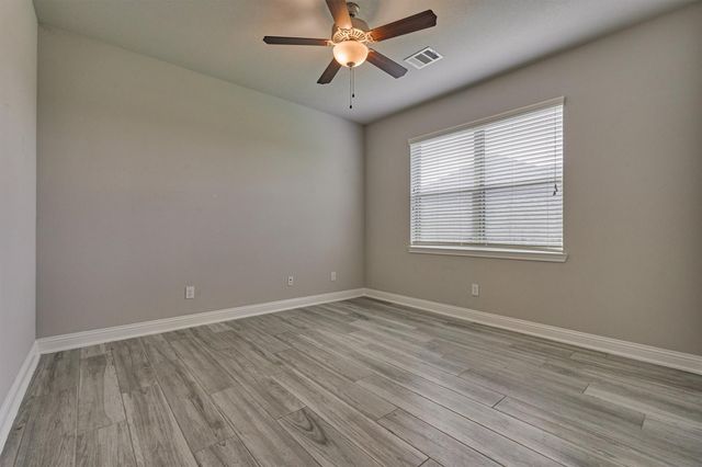 180 Racetrack Lane, Montgomery, TX 77356