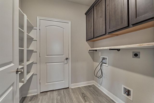 180 Racetrack Lane, Montgomery, TX 77356