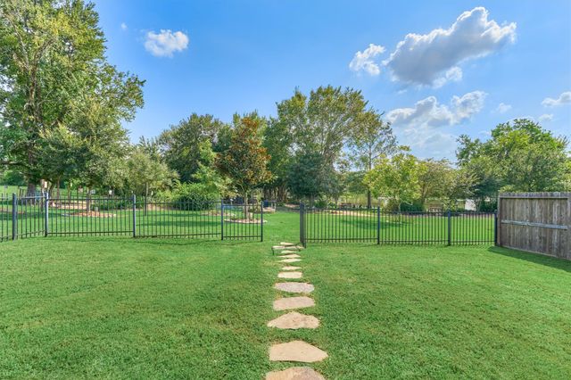180 Racetrack Lane, Montgomery, TX 77356