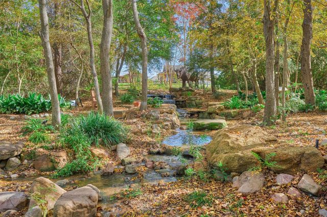180 Racetrack Lane, Montgomery, TX 77356