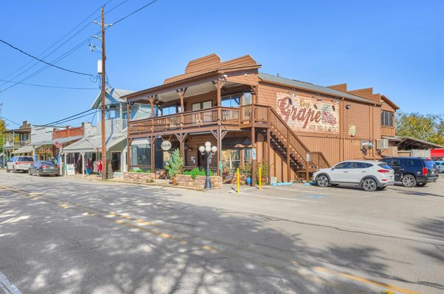 180 Racetrack Lane, Montgomery, TX 77356