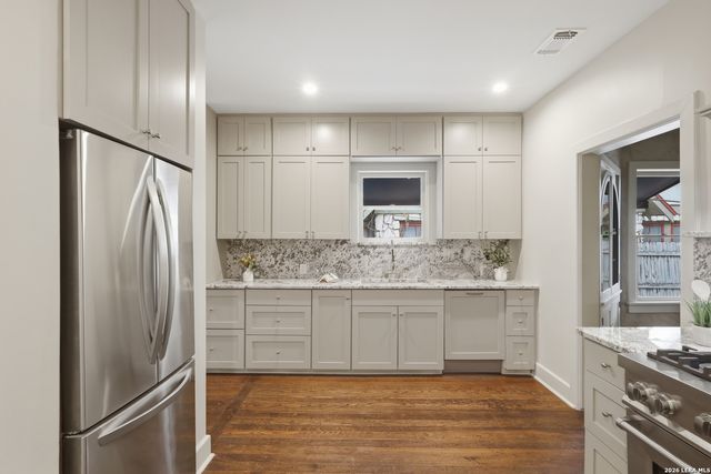218 NORTH DR, San Antonio, TX 78201