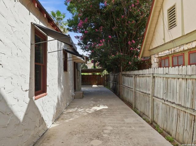 218 NORTH DR, San Antonio, TX 78201