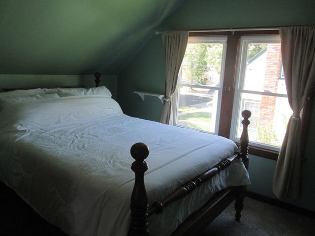 76 Surrey Rd, Springfield, MA 01118
