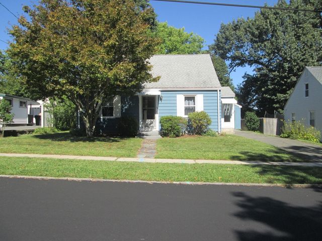 76 Surrey Rd, Springfield, MA 01118