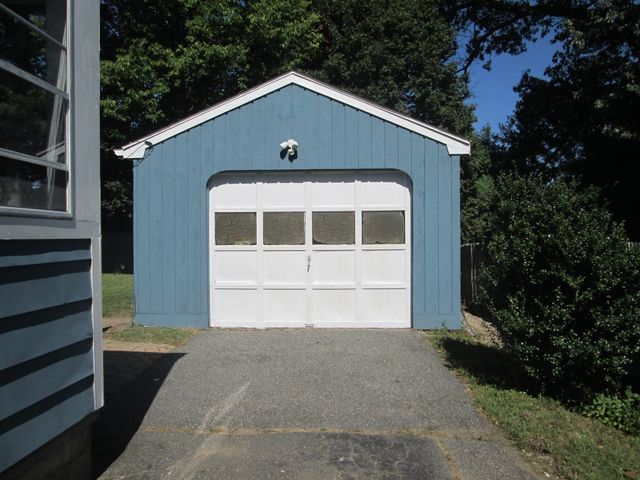 76 Surrey Rd, Springfield, MA 01118