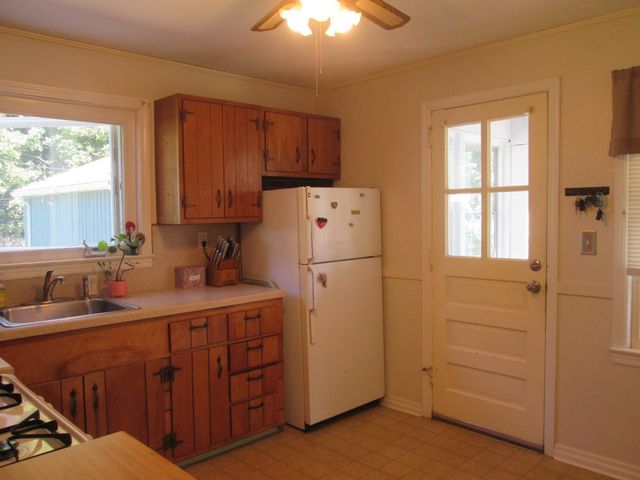 76 Surrey Rd, Springfield, MA 01118