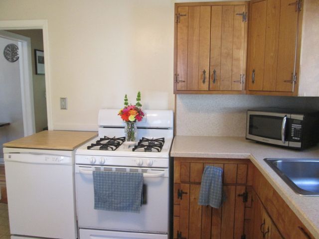 76 Surrey Rd, Springfield, MA 01118