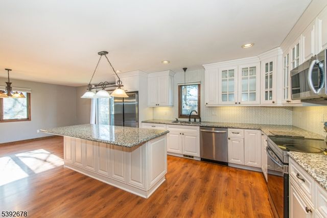 8 Tyler Pl, West Milford Twp., NJ 07421