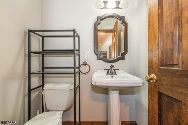 8 Tyler Pl, West Milford Twp., NJ 07421