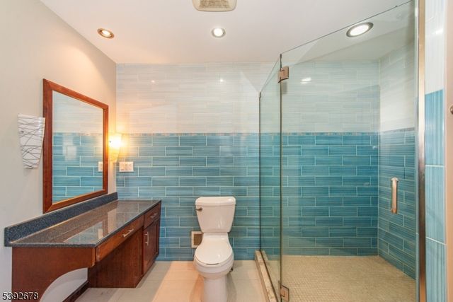 8 Tyler Pl, West Milford Twp., NJ 07421