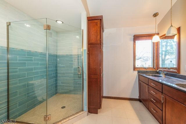 8 Tyler Pl, West Milford Twp., NJ 07421