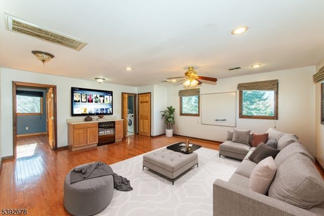 8 Tyler Pl, West Milford Twp., NJ 07421