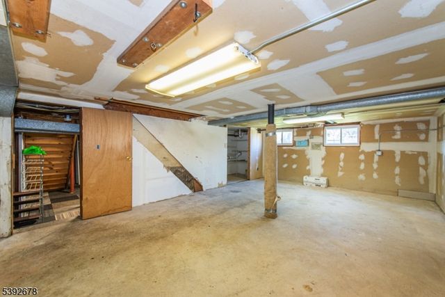 8 Tyler Pl, West Milford Twp., NJ 07421