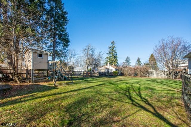 8 Tyler Pl, West Milford Twp., NJ 07421