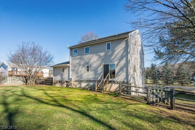 8 Tyler Pl, West Milford Twp., NJ 07421