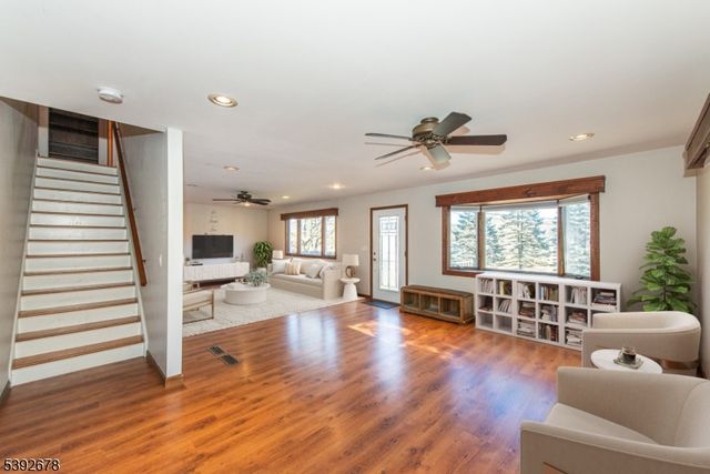 8 Tyler Pl, West Milford Twp., NJ 07421