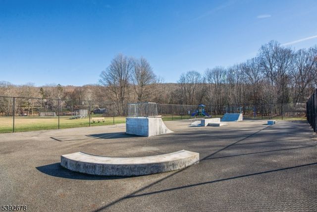 8 Tyler Pl, West Milford Twp., NJ 07421