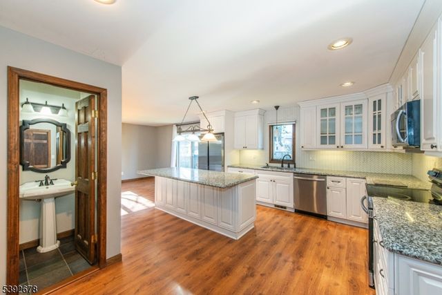 8 Tyler Pl, West Milford Twp., NJ 07421