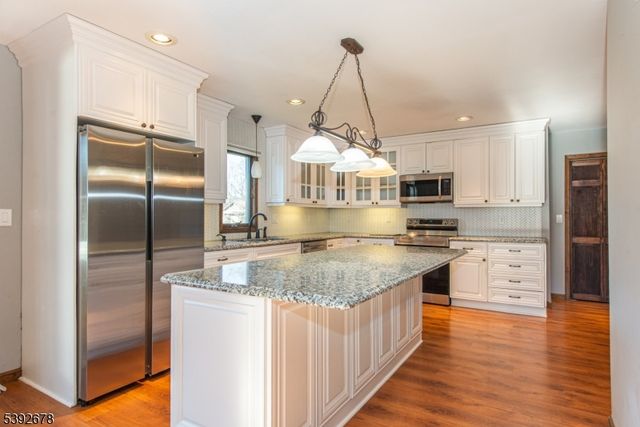 8 Tyler Pl, West Milford Twp., NJ 07421