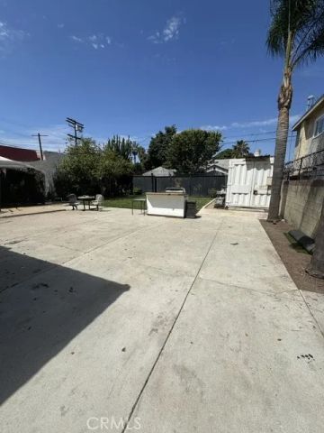 717 E 27th, Los Angeles, CA 90011