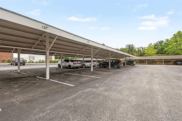 29 Kassebaum Lane 106, St Louis, MO 63129