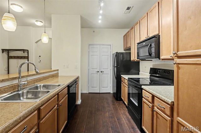 29 Kassebaum Lane 106, St Louis, MO 63129