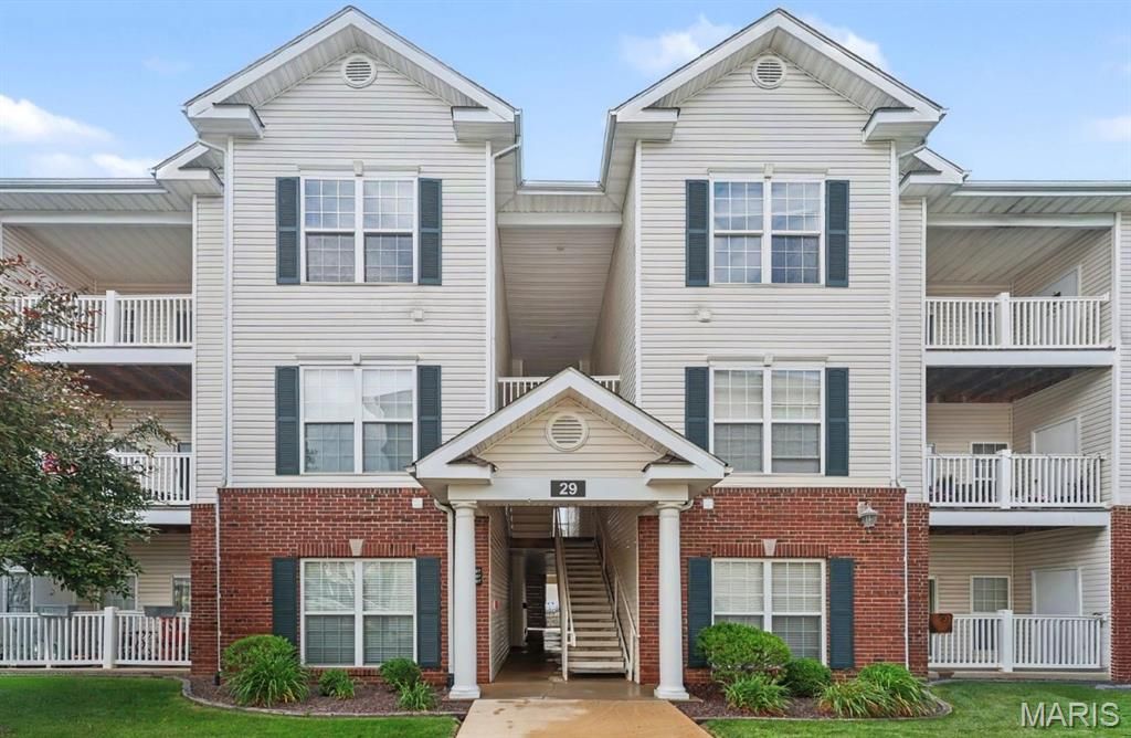 29 Kassebaum Lane 106, St Louis, MO 63129