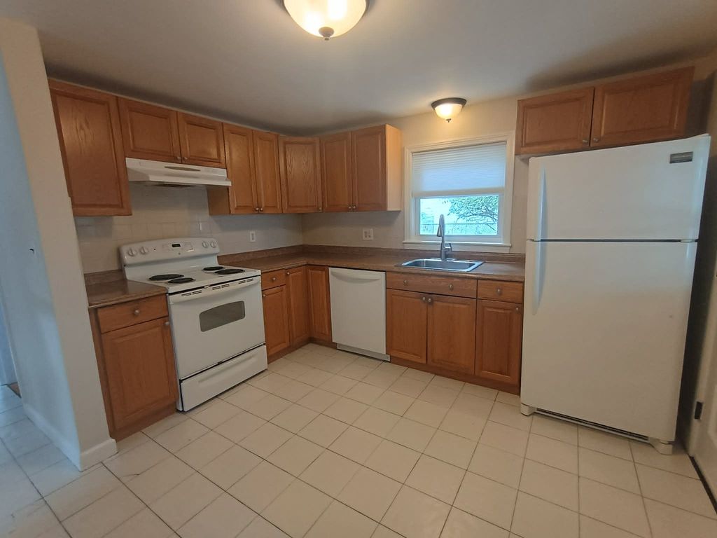 459 Appleton St H, Arlington, MA 02476