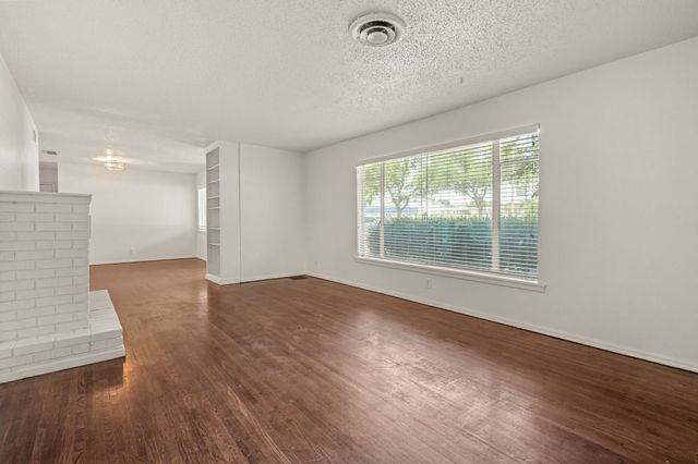 4509 Donnelly Avenue, Fort Worth, TX 76107
