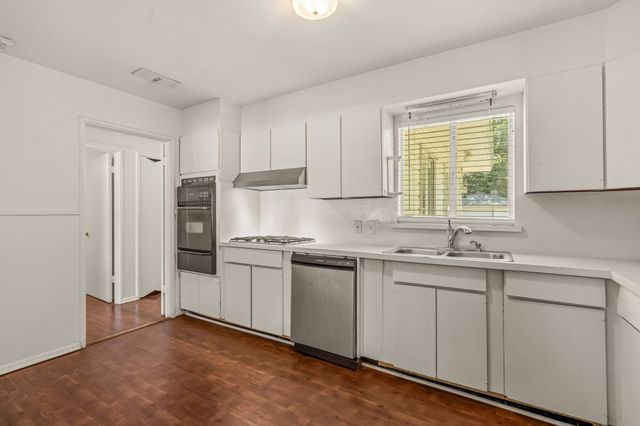 4509 Donnelly Avenue, Fort Worth, TX 76107