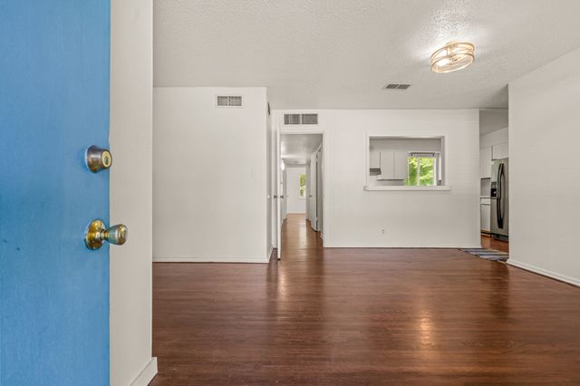 4509 Donnelly Avenue, Fort Worth, TX 76107