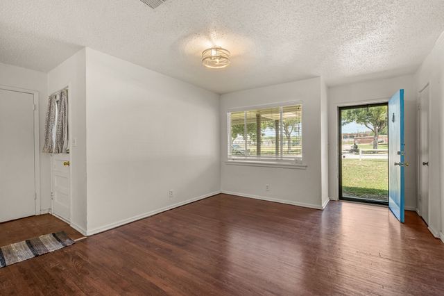 4509 Donnelly Avenue, Fort Worth, TX 76107