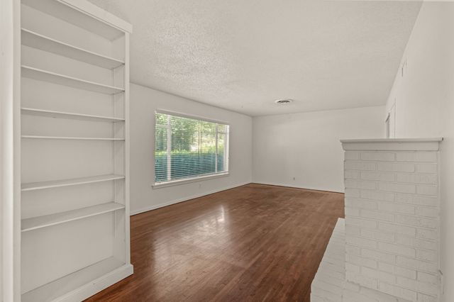 4509 Donnelly Avenue, Fort Worth, TX 76107