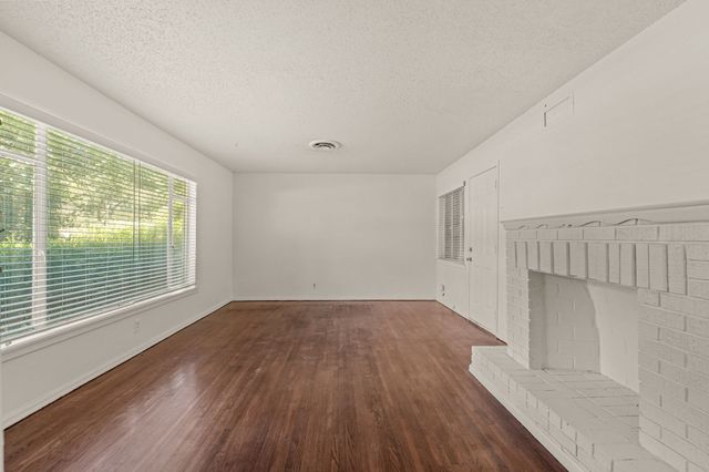 4509 Donnelly Avenue, Fort Worth, TX 76107