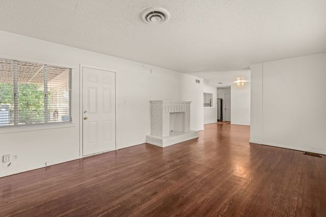 4509 Donnelly Avenue, Fort Worth, TX 76107