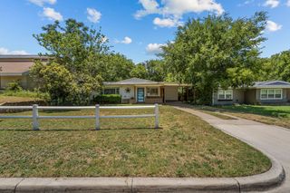4509 Donnelly Avenue, Fort Worth, TX 76107