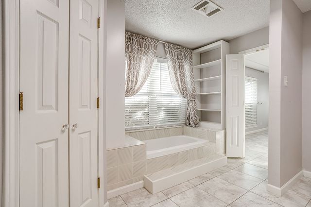 407 Llano Court, Weatherford, TX 76087