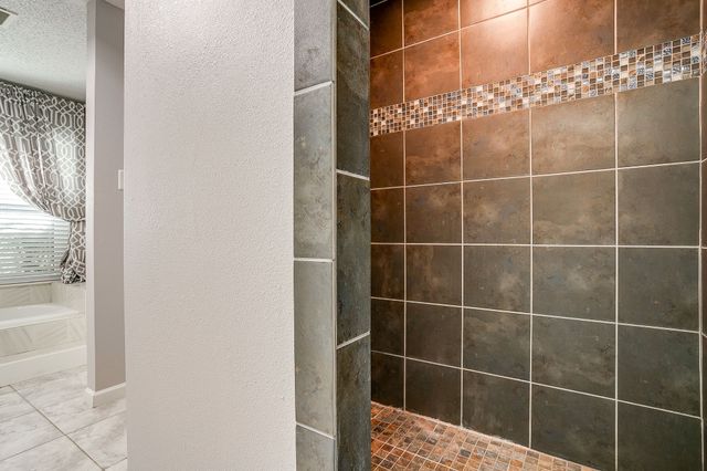 407 Llano Court, Weatherford, TX 76087