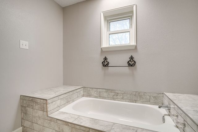 407 Llano Court, Weatherford, TX 76087