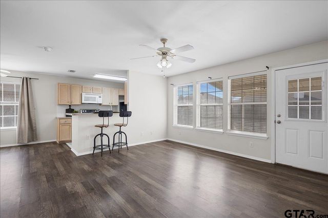 1112 Woodlands Park Drive, Lindale, TX 75771