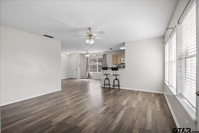 1112 Woodlands Park Drive, Lindale, TX 75771