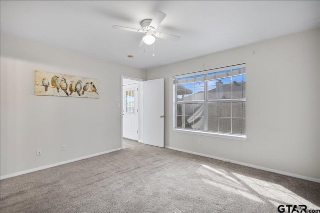 1112 Woodlands Park Drive, Lindale, TX 75771