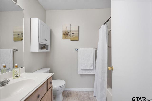 1112 Woodlands Park Drive, Lindale, TX 75771