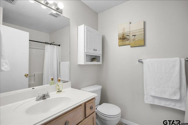 1112 Woodlands Park Drive, Lindale, TX 75771